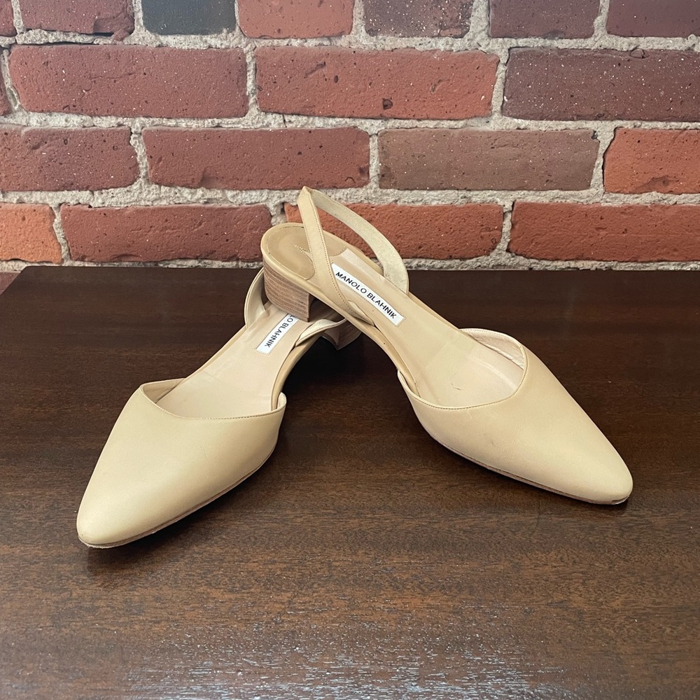 Manolo Blahnik Aspro Block Heel Slingback in Camel leather